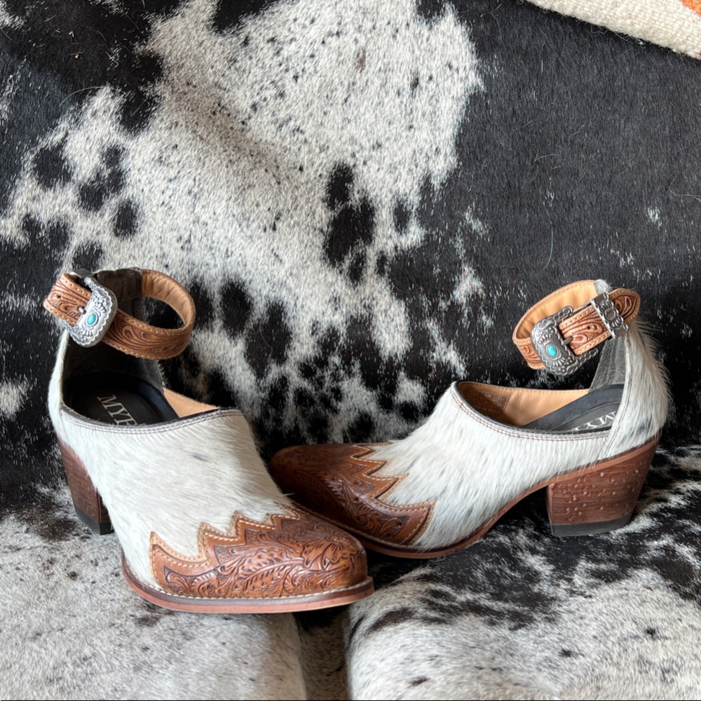 New Myra hair on tooled leather western cowgirl booties Sz 9